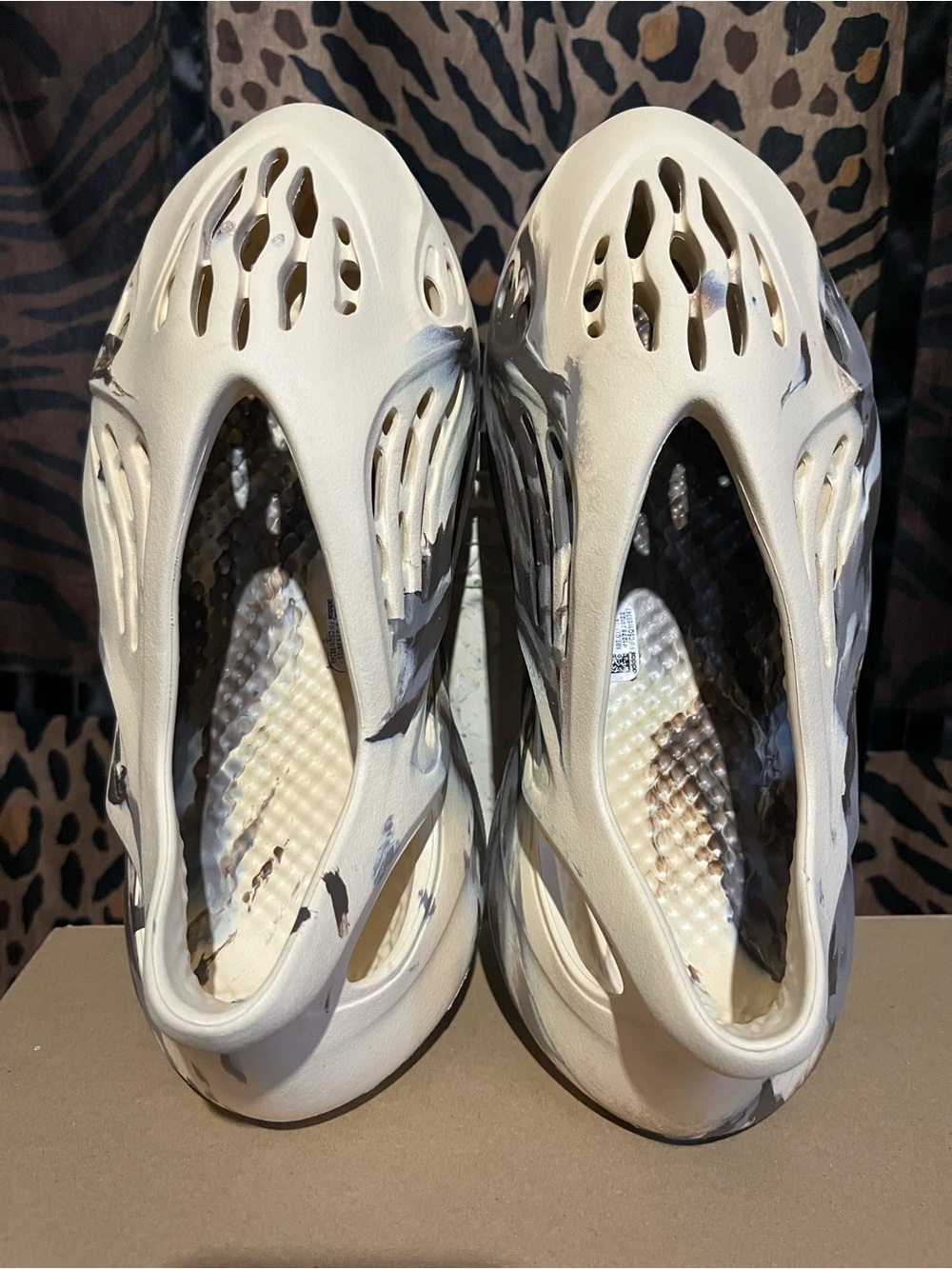 🔥Adidas x Yeezy Foam Runner MX Cream Clay EUC wBox - Picture 4 of 6